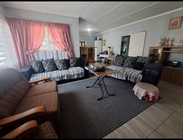 2 BEDROOM HOUSE FOR SALE IN VANDERBIJLPARK SE 1
